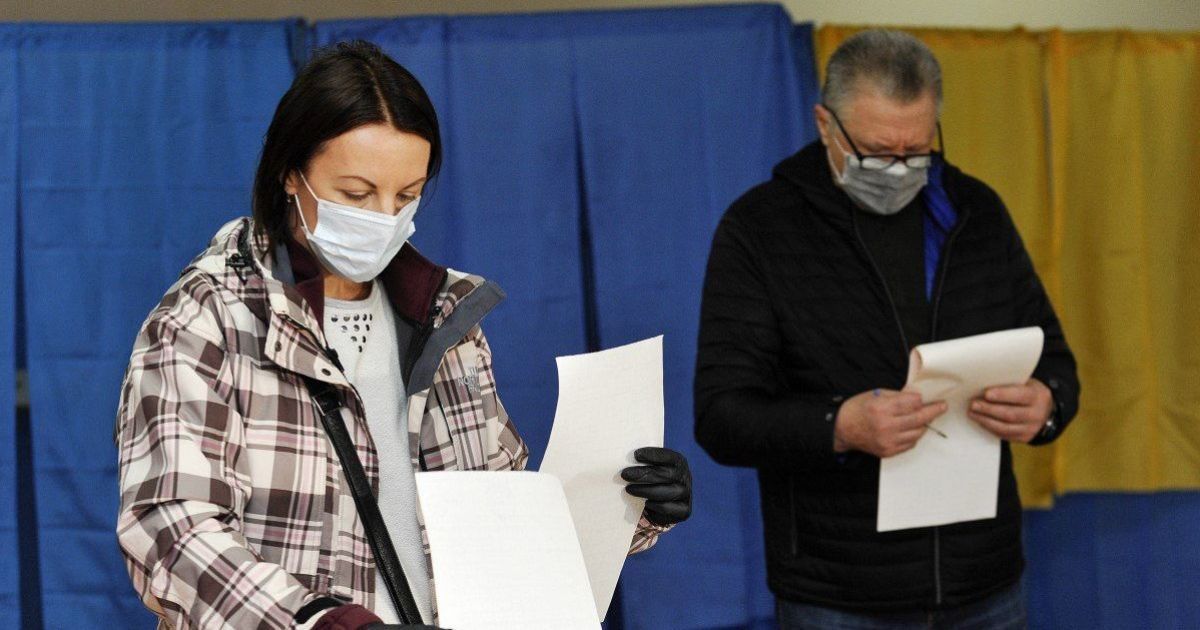 У Києві на великих дільницях бракує скриньок для голосування - спостерігачі ОПОРИ