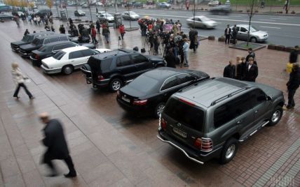 Роскошный автопарк КГГА. Журналисты выяснили, как чиновники используют служебные авто