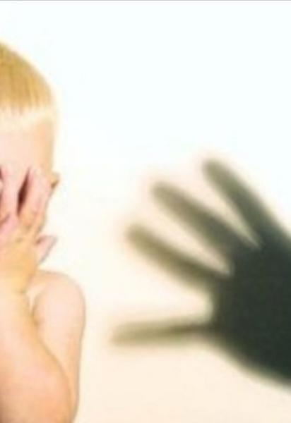 Чоловік катував дітей своєї співмешканки