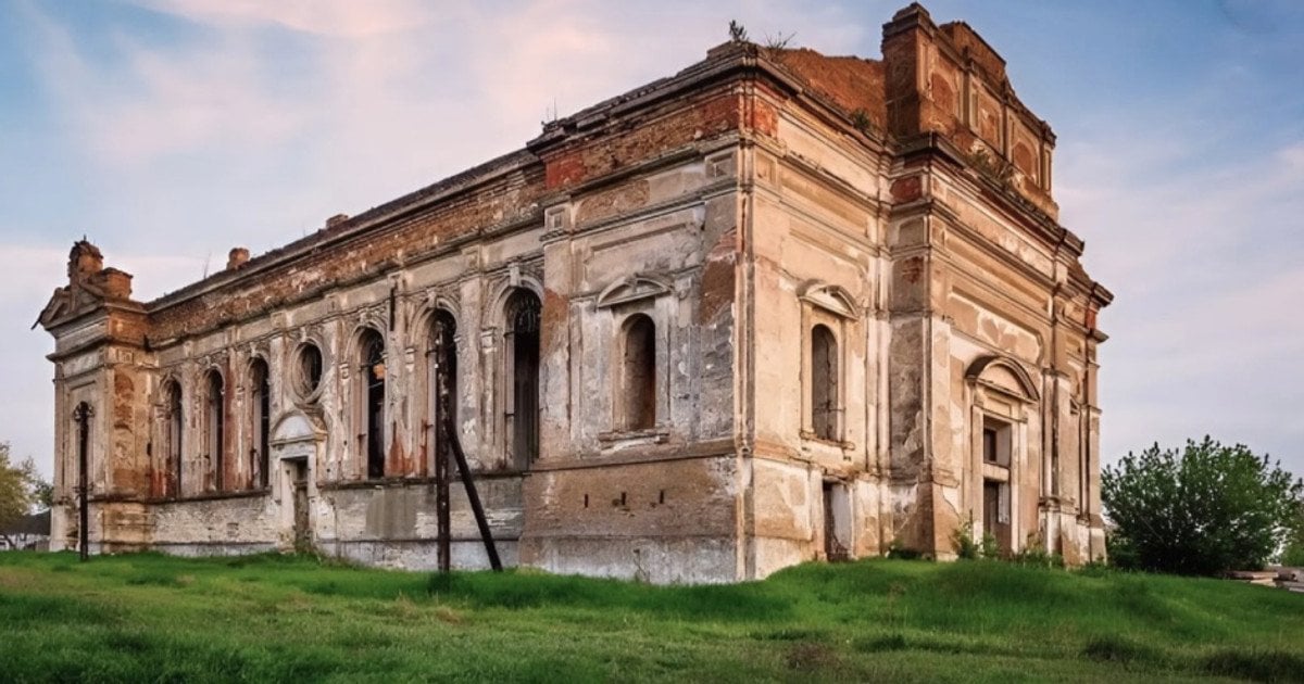 Закинутий костел в Україні