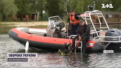 Саперы разминируют голубое озеро в Горенке: что нашли на дне водоема