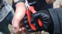 В Киеве спасатели помогли подростку освободить руки из опасных "украшений"