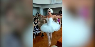 Под Одессой чиновница станцевала балет на дне рождения мэра