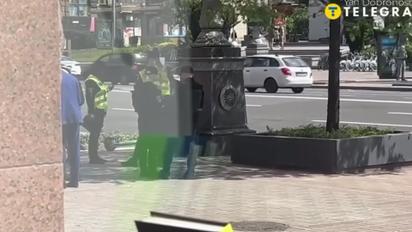 В Киеве певца MONATIK остановили представители ТЦК