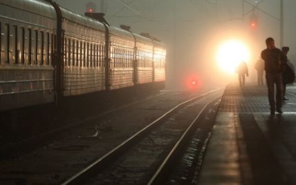 На Харьковщине подростка ударило током, когда он взобрался на поезд