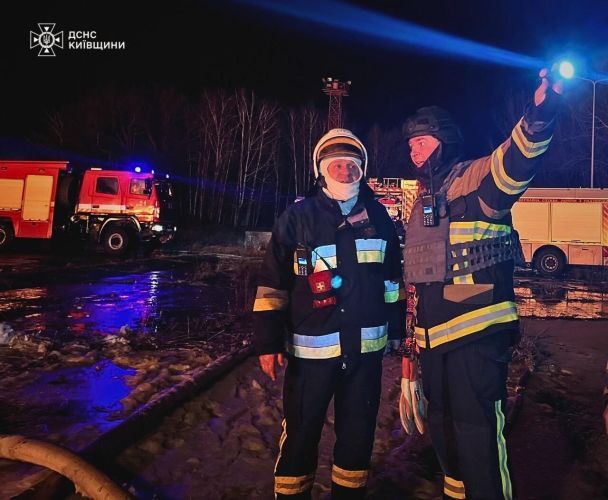Пожежа внаслідок атаки на Київську область 27 лютого / © ДСНС України у Telegram
