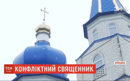 На Київщині священник УПЦ МП виставив охорону біля церкви, аби туди не потрапили прихожани ПЦУ