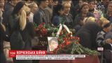 На головній площі Керчі поховали 17 жертв атаки в коледжі