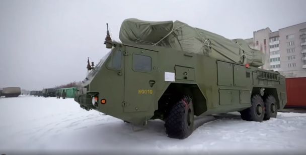 У Білорусь із Росії прибула чергова партія зенітних ракетних комплексів "Тор-М2К", скриншот з відео