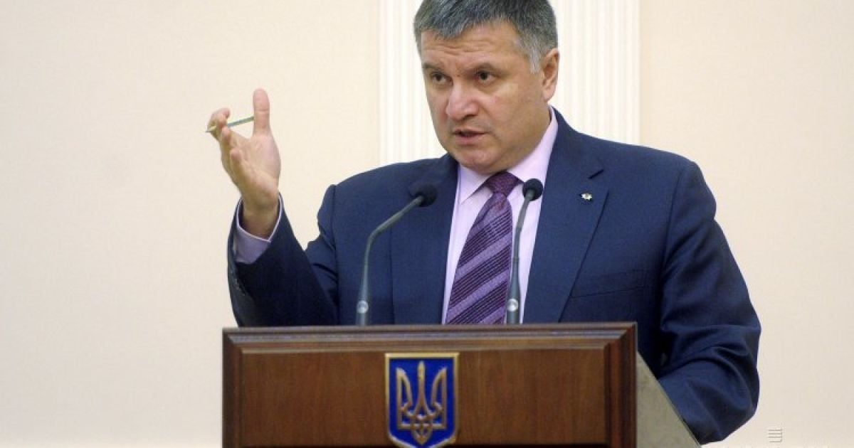 Аваков просит главу украинского правительства Арсения Яценюка обратить внимание на проблемы с компаниями "Мегаполис" и "Укрэнерго"