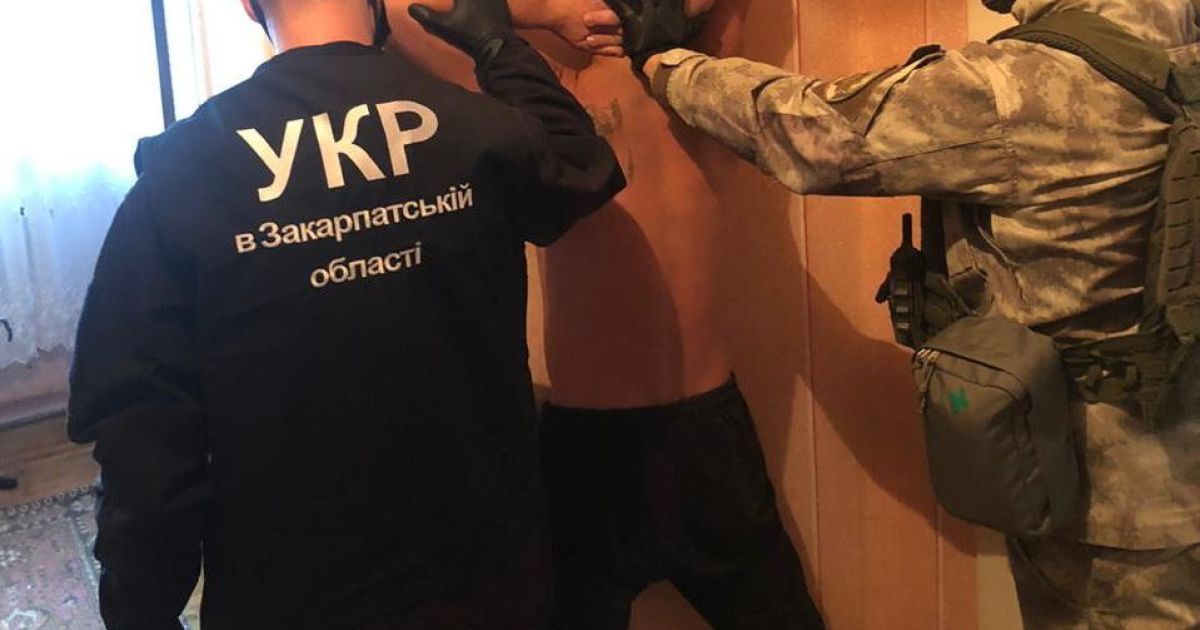Резонансне пограбування ювелірної крамниці на Закарпатті: з'явилося відео затримання зловмисників