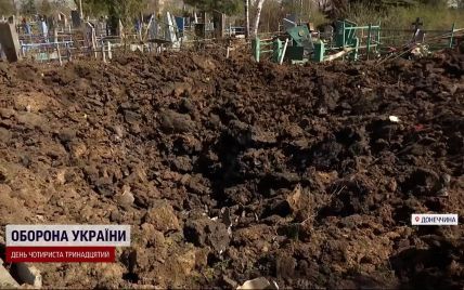 Огромная воронка посреди могил: россияне запустили ракету в Краматорское центральное кладбище