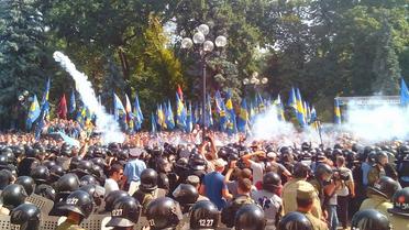 Під Радою кидають невідомі вибохові пристрої_1 / © Фото Натальи Нагорной/ТСН