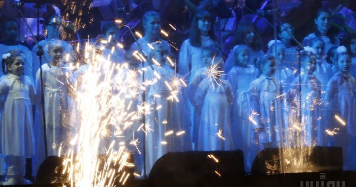 У Києві засяяла прекрасна 24-метрова ялинка / © УНІАН