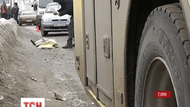 У Сумах тролейбус переїхав дівчину