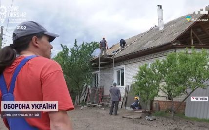 Сотни волонтеров восстановили 400 домов на Черниговщине и планируют продолжать, но не хватает специалистов и материала