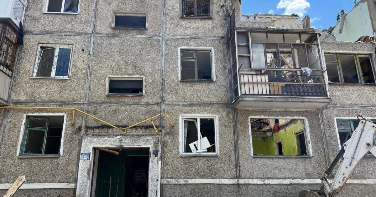 Обстріляний окупантами будинок в Миколаєві, фото / Олександр Сєнкевич