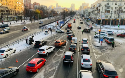 У Києві сталася масштабна ДТП: зіткнулися п'ять автівок (фото)