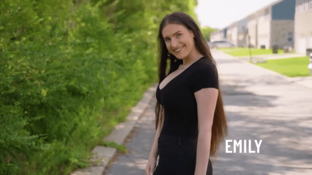 Емілі / Скриншот з відео