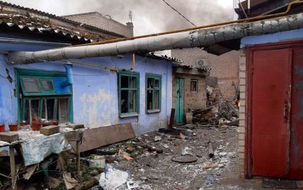 Оккупанты более 50 раз обстреляли Херсонщину: разрушили дома, кафе, магазины (фото)