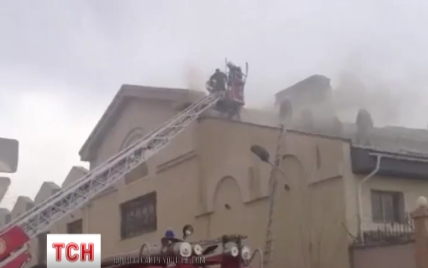 В Казахстане свыше полсотни пожарных тушили пожар в российском посольстве