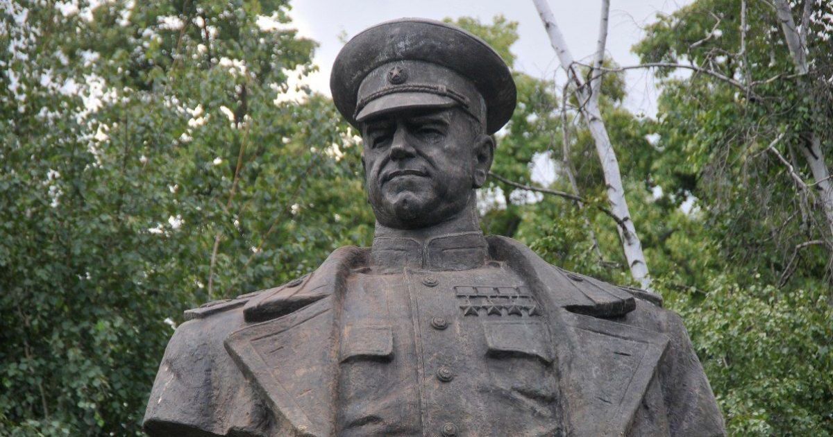 Інститут нацпам’яті просить поліцію та ГПУ перевірити пам’ятник Жукову у Харкові