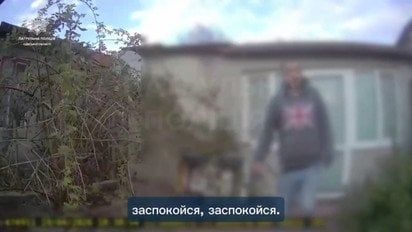 В Одесі патрульні затримали чоловіка, який кидався на людей з ножем