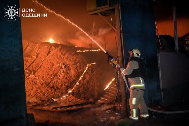 Последствия вражеской атаки в Одессу/Фото: ГСЧС