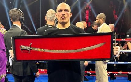 Усик обратился к фанатам после победы над Фьюри в реванше: что сказал чемпион (видео)