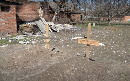 Посеред села – свіжі могили: жителі Термахівки розповіли про пережите в російській окупації (відео)