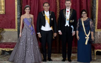 В тиаре и роскошном платье: королева Летиция на торжественном приеме во дворце