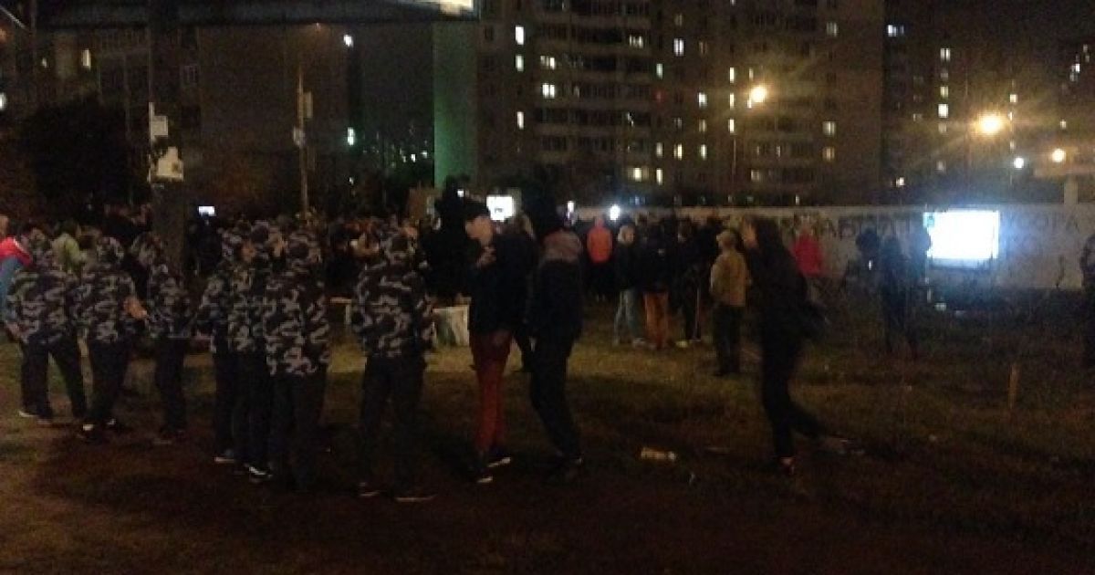Суд заборонив будівництво на території скандальної АЗС на столичних Позняках