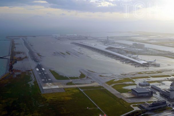 Міжнародний аеропорт Кансай після тайфуна "Джебі" / © Getty Images