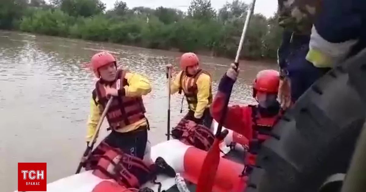 Река Днестр разлилась и затопила села