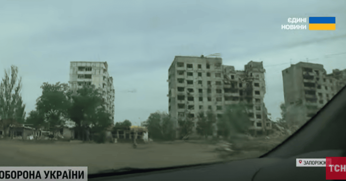 Сіздің қызыңыз ұйықтап жатқанда, оның есегін саусағыңыз.