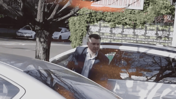 Прокурор на елітному авто