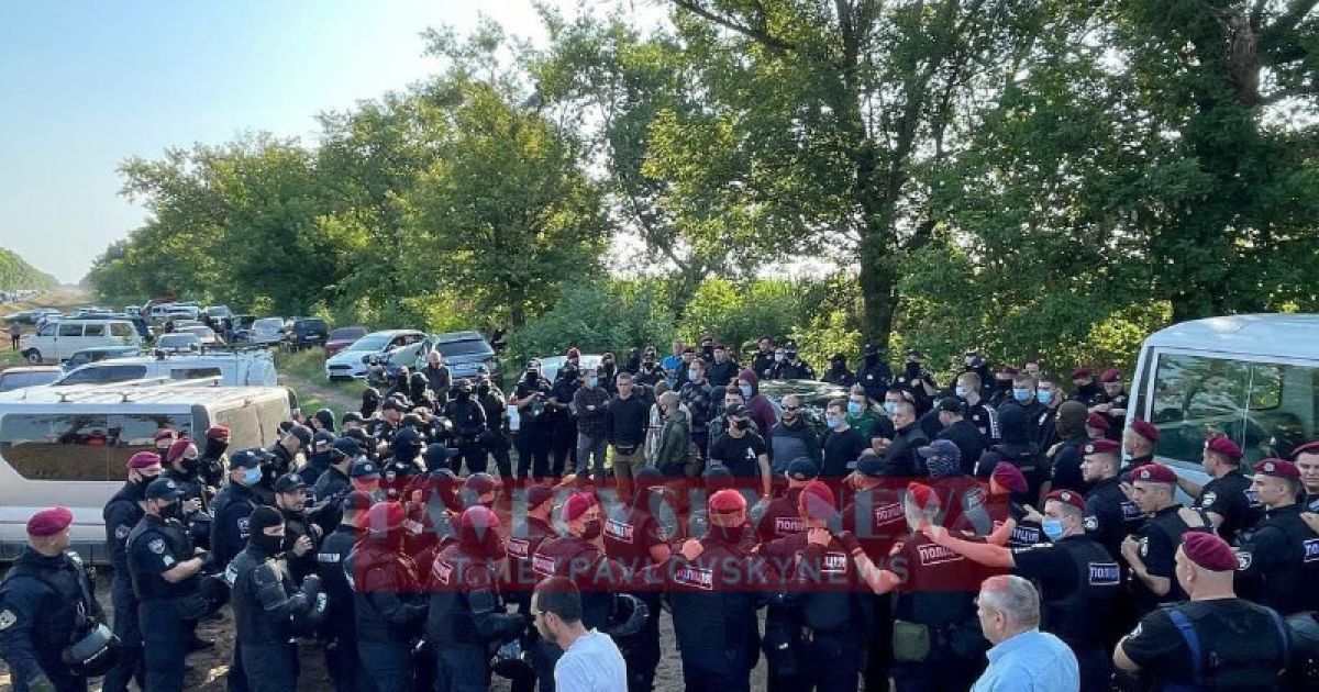 Шестеро затриманих: історія з масовим зіткнення поліції і ветеранів АТО, які їхали до Зеленського, отримала продовження