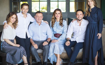 Счастливы вместе: королева Рания опубликовала милое семейное фото