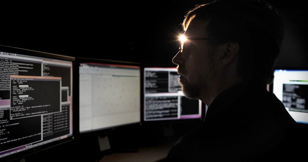 В США высокопоставленный демократ ушла в отставку из-за хакерского скандала