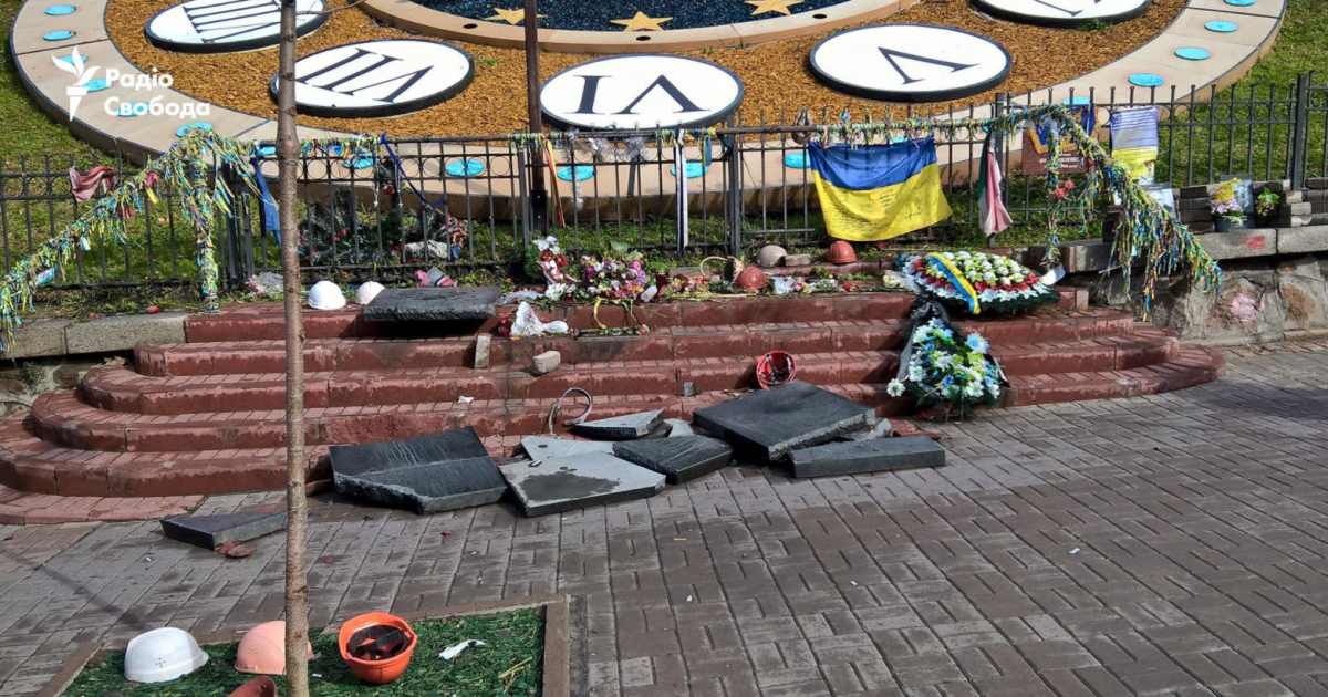 Житель Севастополя разбил мемориал Небесной сотни на Аллее Героев в Киеве