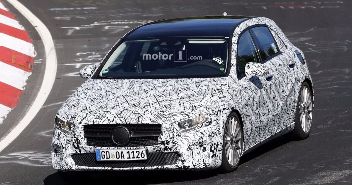 Фотошпионы заглянули в салон нового Mercedes-Benz A-Class