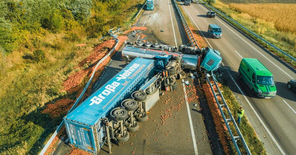 ДТП фури з яблуками і молоком Київщина_1 / © kiev.informator.ua