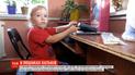 Потреба родини: в Україні масово шукають тимчасових батьків для дітей, які опинилися у кризі