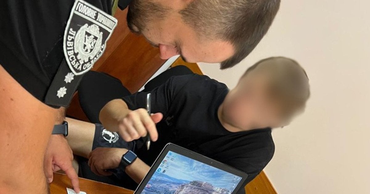 Отец-блогер разрешил 8-летней дочери водить авто на Львовщине