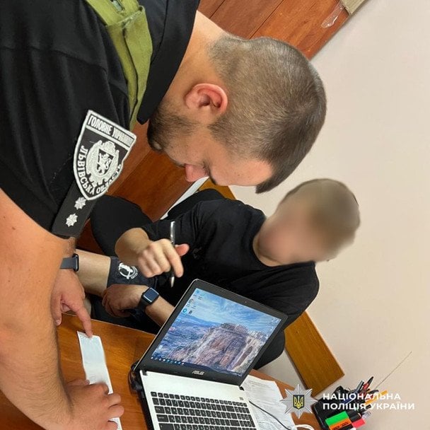 На Львовщине полиция наказала папу, который посадил за руль 8-летнего ребенка: что ему за это будет