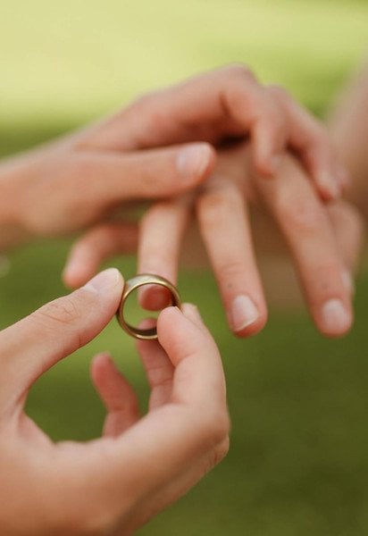 Женщина вышла замуж за близкого родственника