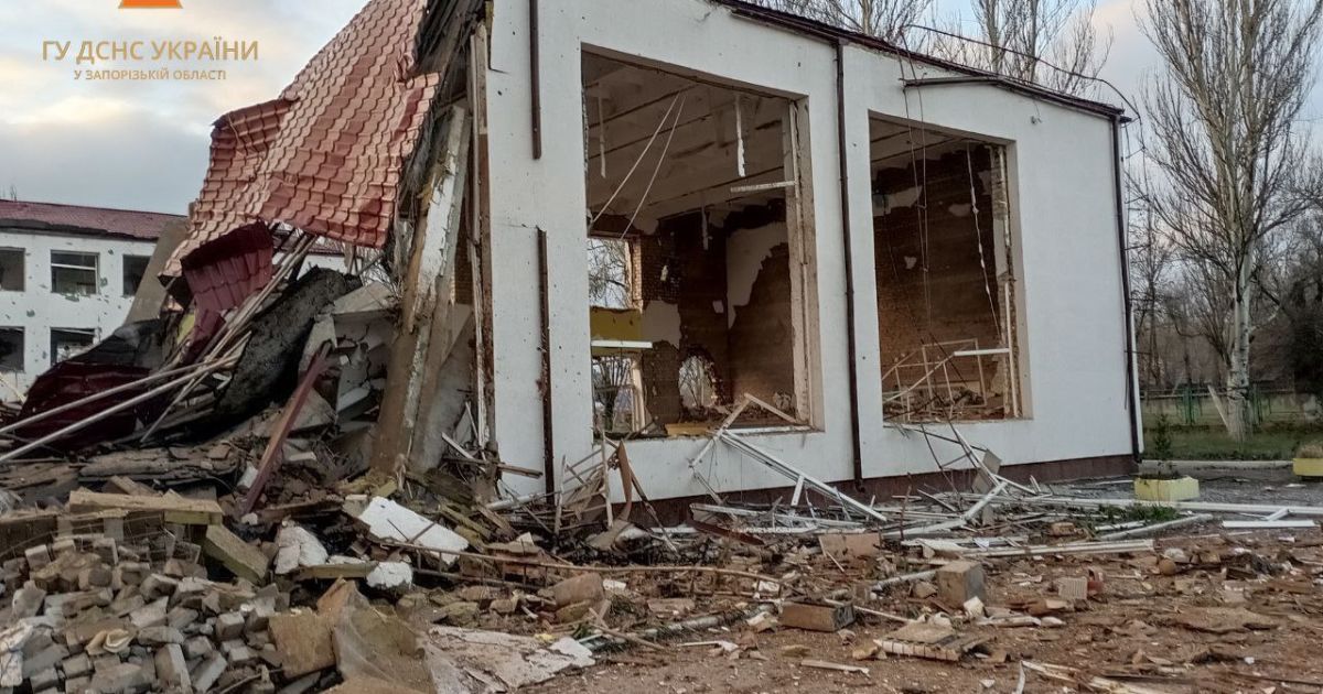 Россияне в Запорожской области за день цинично разрушили несколько учебных заведений (фото)