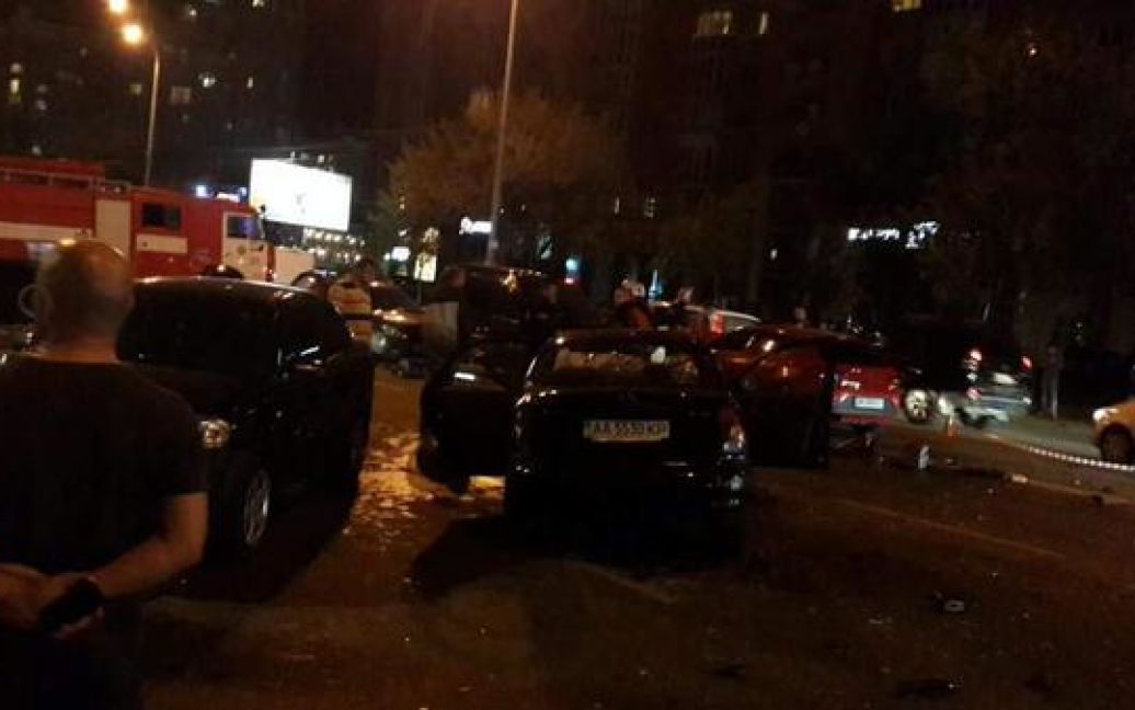 В ДТП на Героїв Сталінграда зіткнулися 5 машин. / © twitter.com/auto_kiev