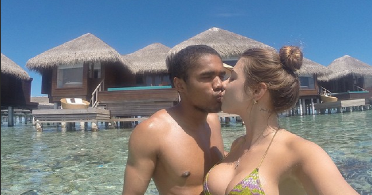 "Гірник" Дуглас Коста з коханою усамітнилися на Мальдівах