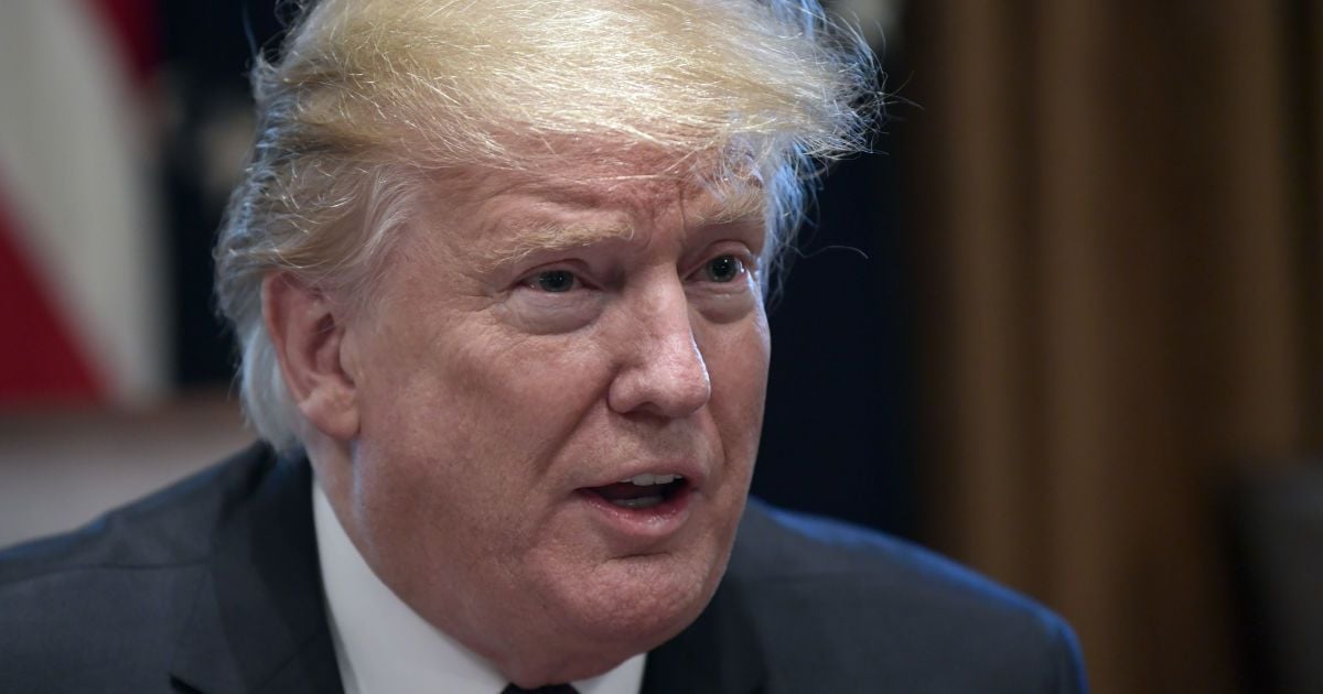 Пожар в Нотр-Даме: Трамп ужаснулся масштабами трагедии, Макрон отменил обращение к нации